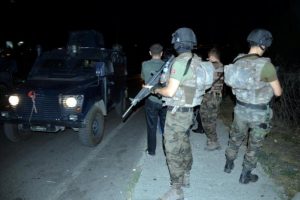Diyarbakır'da bin polis, sabaha kadar asayiş uygulaması yaptı
