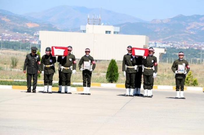 Şehit uzman &ccedil;avuşlar t&ouml;renle memleketlerine uğurlandı