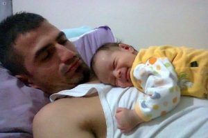 TEM'de otomobilin &ccedil;arptığı &ccedil;ekici s&uuml;r&uuml;c&uuml;s&uuml; &ouml;ld&uuml;