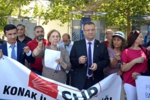 CHP emeklilere 'sabır tespihi' dağıttı