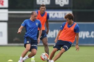 Aatif Chahechouhe Fenerbah&ccedil;e'deki ilk antrenmanına &ccedil;ıktı