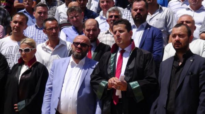 İzmir'de Yazıcıoğlu i&ccedil;in siyah &ccedil;elenk
