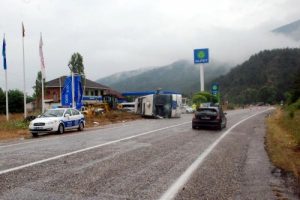 Kastamonu'da yolcu otob&uuml;s&uuml; devrildi: 28 yaralı