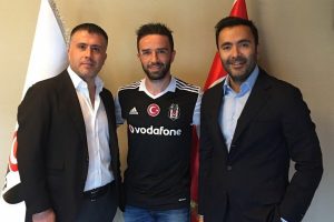 Beşiktaş, Fenerbah&ccedil;e'den ayrılan G&ouml;khan'ı KAP'a bildirdi