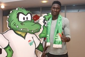 Bursaspor, Vieux Sane ile 3 yıllık s&ouml;zleşme imzaladı