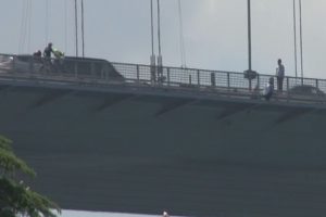 İstanbul trafiğine intihar girişimi engeli