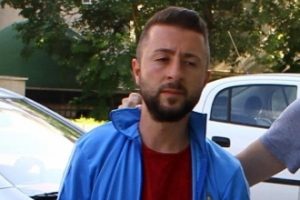 Esrar satarken su&ccedil;&uuml;st&uuml; yakalanan ş&uuml;pheli tutuklandı