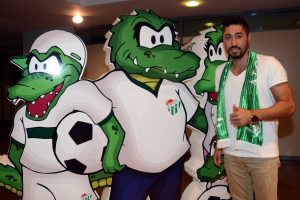 Bursaspor, Furkan &Ouml;z&ccedil;al ile 3 yıllık anlaşma sağladı