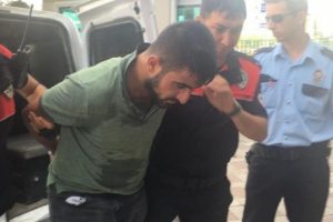Jandarmayla &ccedil;atışıp hastaneden mahkumu ka&ccedil;ırdılar