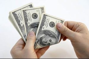 Dolarda r&uuml;zgar tersine esiyor