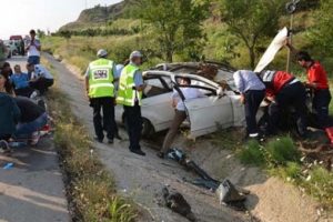 Tatilciler yola d&uuml;şt&uuml;, kazalar peş peşe geldi!
