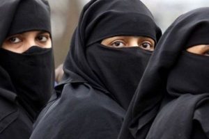 İsvi&ccedil;re'de burka giyilmesi yasaklandı