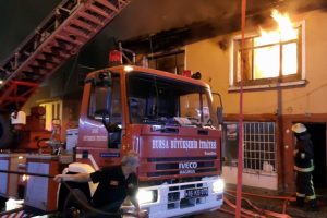 Bursa'da iki katlı binada &ccedil;ıkan yangın korkuttu