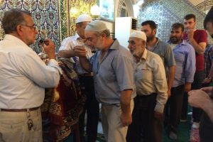 Bursa'da Sakalı Şerif-i g&ouml;rmek isteyenler uzun kuyruklar oluşturdu