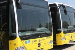 İstanbul'da &ouml;zel halk otob&uuml;s&uuml; kaza yaptı