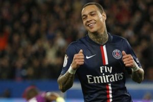 Fenerbah&ccedil;e van der Wiel'i resmen a&ccedil;ıkladı