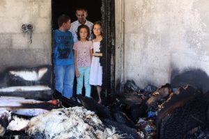Şarj aleti evi k&uuml;le &ccedil;evirdi