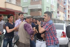 Baba ile oğulun tartışması yumruklu kavgaya d&ouml;n&uuml;şt&uuml;