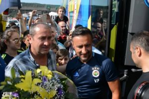 Fenerbah&ccedil;e'ye coşkulu karşılama