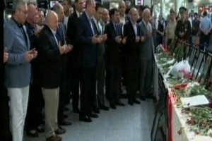 Erdoğan saldırının olduğu yerde incelemelerde bulunuyor
