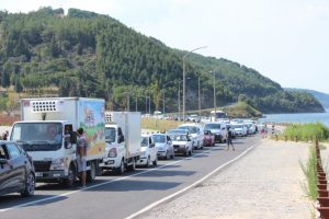 &Ccedil;anakkale'de feribot kuyruğu devam ediyor