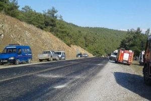 Bursa'da minib&uuml;s şarampole u&ccedil;tu!