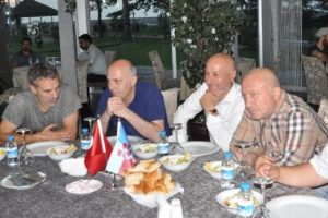 Trabzonspor Teknik Direkt&ouml;r&uuml; Yanal, basın mensuplarıyla iftarda buluştu