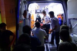 Ara&ccedil; şarampole devrildi: 2 &ouml;l&uuml;, 3 yaralı