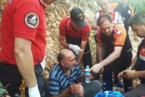 3 g&uuml;n boyunca ormanda yedikleriyle hayatta kaldı