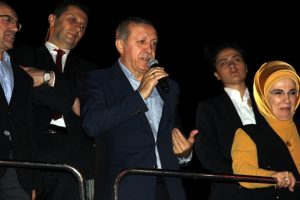 Erdoğan'dan G&uuml;len'e: Senin lanetin tutmaz