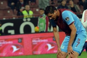 Trabzonspor'da yıldız futbolcularla yollar ayrılıyor