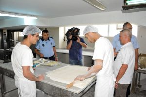 Bursa'da zabıtadan 'tatlı' denetimi