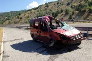 Ankara'da trafik kazası: 2 &ouml;l&uuml;, 4 yaralı