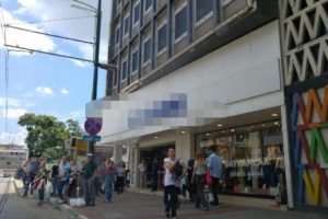 Bursa'da 'bomba var' diye bağırdı mağazadaki bazı m&uuml;şteriler para &ouml;demeden ka&ccedil;tı