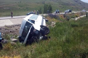 Pasinler'de trafik kazası: 17 yaralı