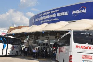Bursa'da terminal ve &ccedil;arşıda bayram yoğunluğu