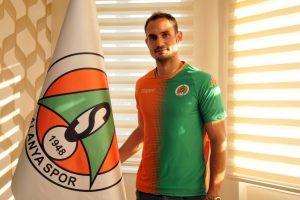 Alanyaspor'a İspanyol stoper