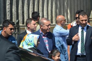 Erdoğan anne ve babasının kabrini ziyaret etti