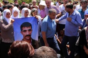 Belediye Başkanı &ouml;ld&uuml;r&uuml;len ter&ouml;ristin cenazesinde