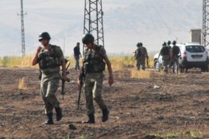 Silopi'de TOMA'larla ka&ccedil;ak trafo operasyonu