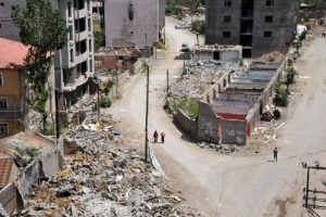 Y&uuml;ksekova'daki enkaz kaldırılıyor