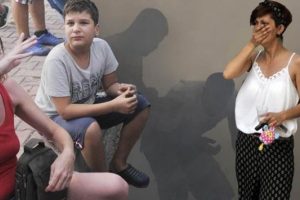 &Ccedil;aresizce itfaiyenin gelişini beklediler