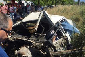 Sakarya'da feci kaza: 2 &ouml;l&uuml;