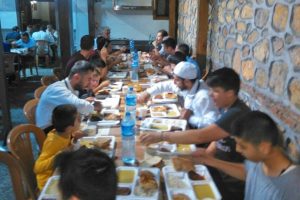 Bursa'da ihtiya&ccedil; sahiplerine İTSO'dan iftar yemeği