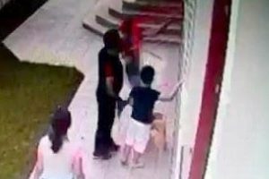 11 yaşındaki &ccedil;ocuğa cami bah&ccedil;esinde dayak