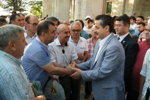 Bakan Faruk &Ccedil;elik bayram namazını Bursa'da kıldı