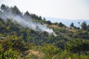 Bursa'da yangın s&ouml;nd&uuml;rme helikopteri altında soğuk duş