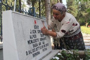 Şehit annesinin feryadı askeri ağlattı
