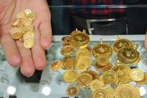 Yarım gram altın hediyelik takının g&ouml;zdesi oldu