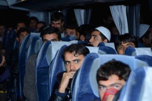 Yurdışına &ccedil;ıkmak isteyen 38 ka&ccedil;ak g&ouml;&ccedil;men yakalandı